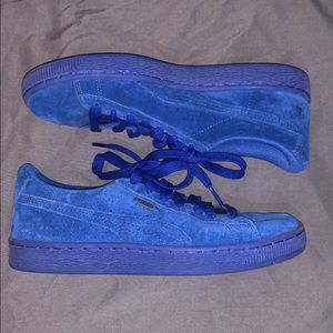 Suede Pumas